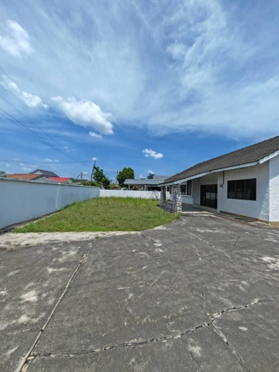 Canning Garden Facing Main Road Bungalow For Sale