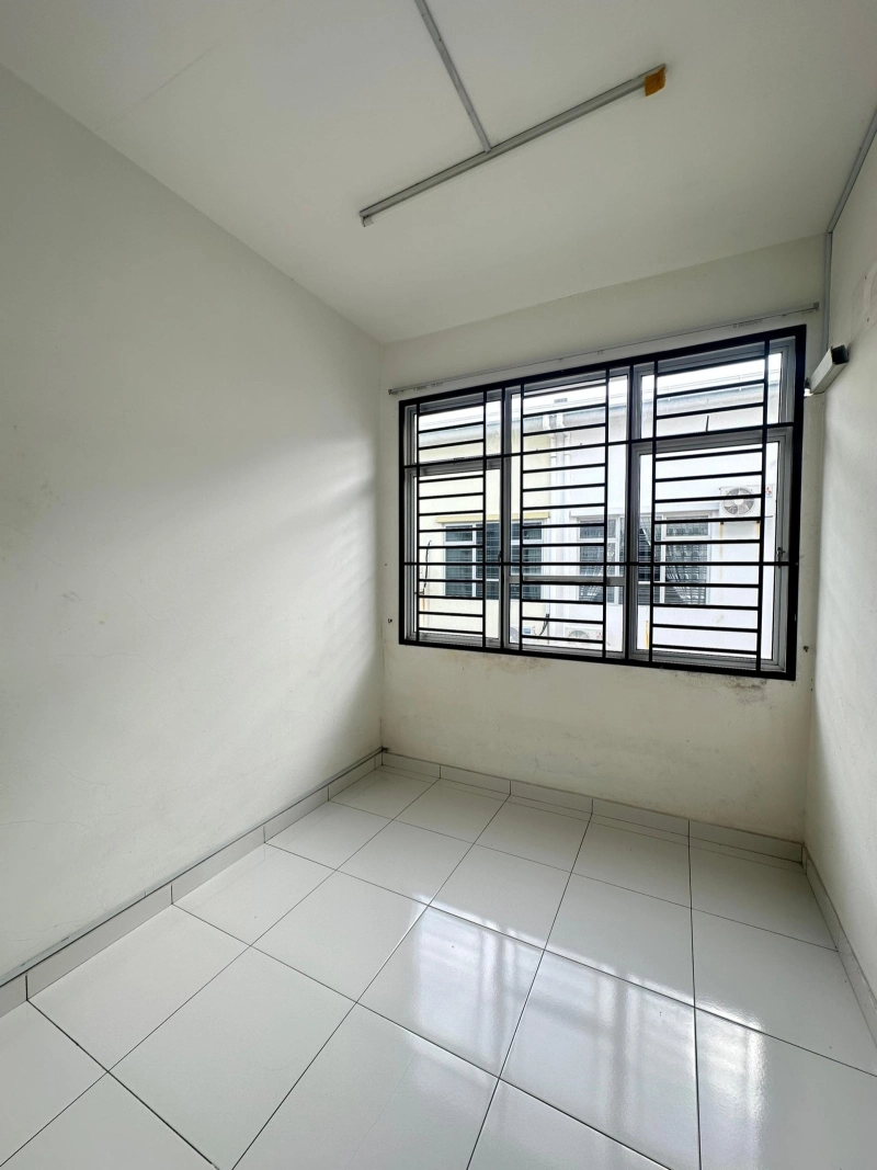 Bukit Indah Zon 7 Double Storey Terrace House 7Rooms 3Baths For Sale