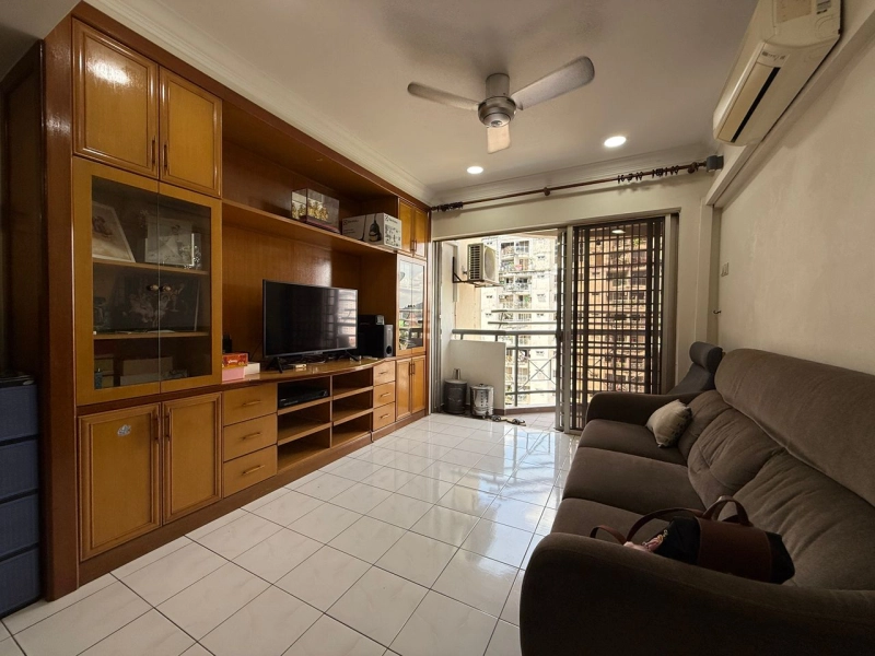 VISTA SAUJANA APARTMENT KEPONG, Actual, Freehold, Renovated, 2 CARPARK, Low Deposit