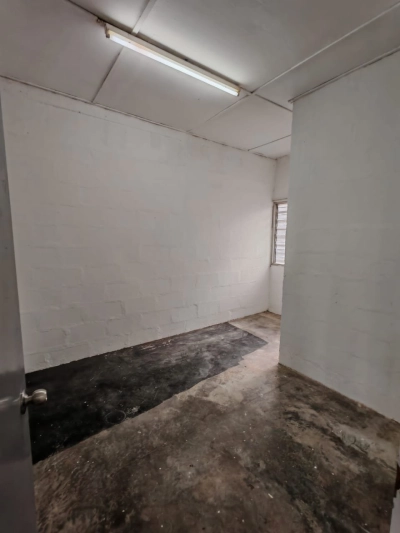 Rumah Pangsa Sri Indah @ Taman Indah Sungai Jelok , KAJANG - Tingkat 4 Top floor-Ready Now