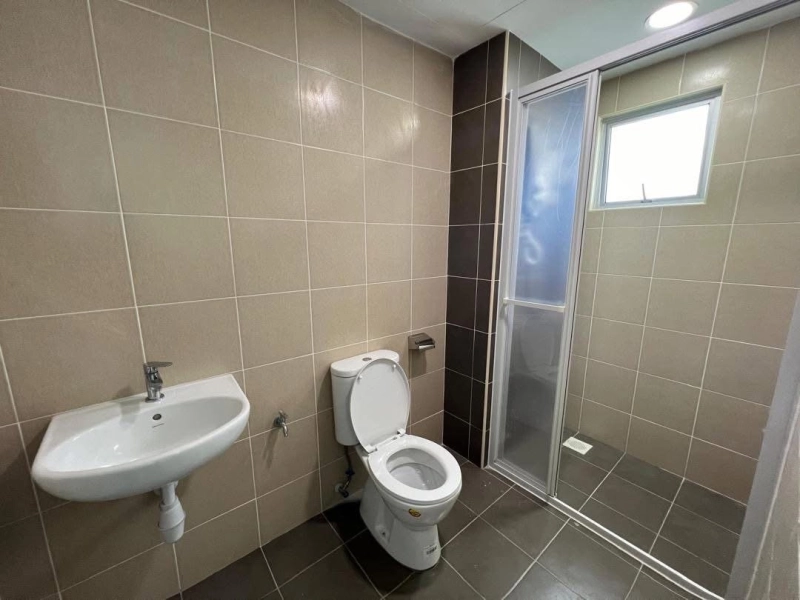 Razak City Residences (Master room + private bathroom)