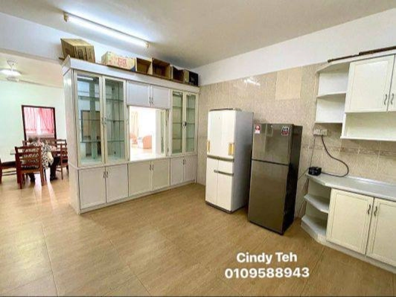 Gurney Beach Resort, Gurney Drive