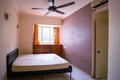 Villa Emas Condo - Swimming Pool View - Near Queensbay Mall