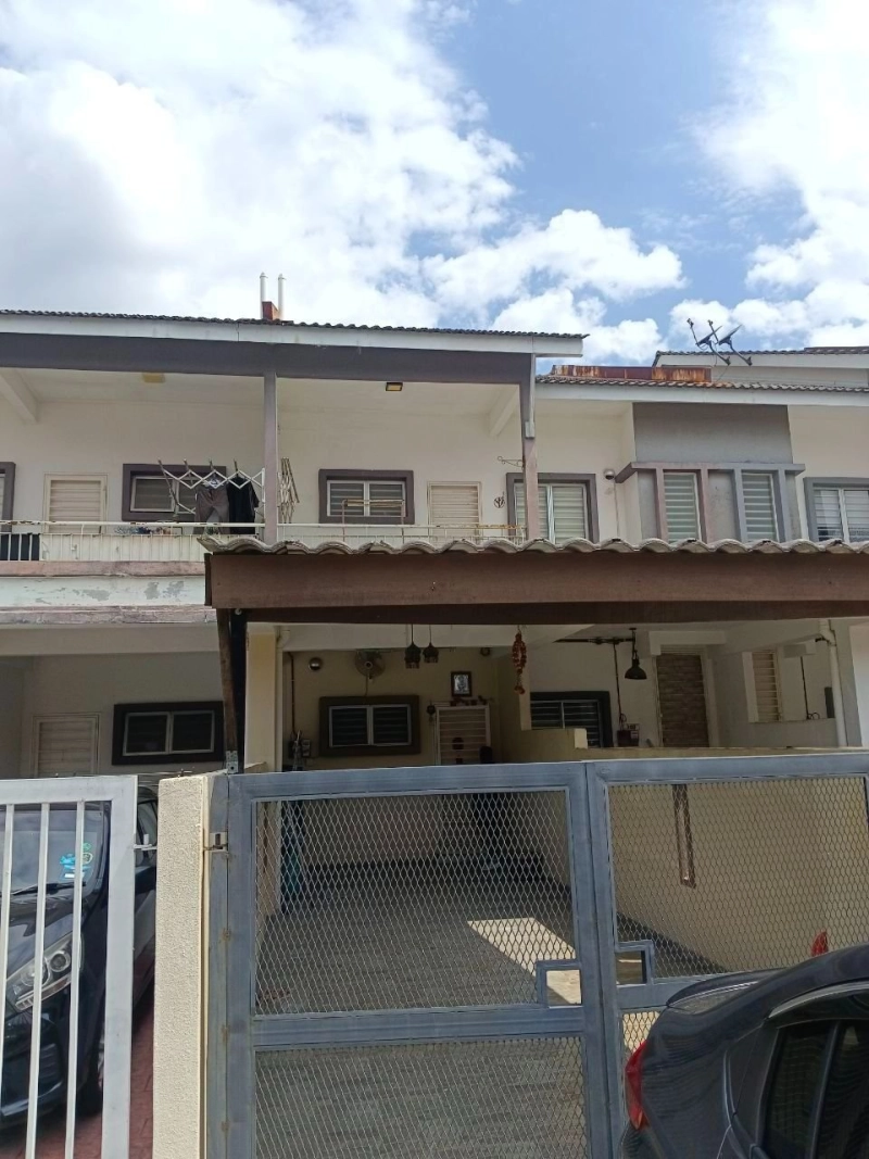 LAKE RESIDENCE TOWNHOUSE PUTRA PERDANA PUCHONG