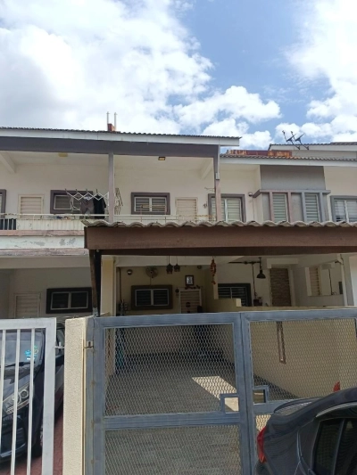 LAKE RESIDENCE TOWNHOUSE PUTRA PERDANA PUCHONG