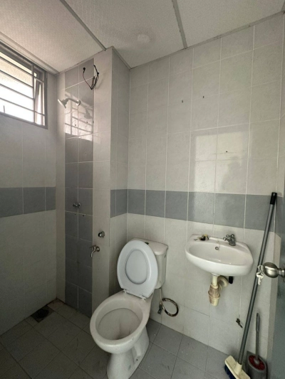 Spacious Unit Well Kept 162 Residency Apartment, Selayang For Sale