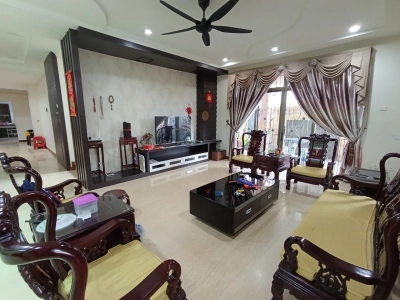 Impian Emas Big Size Double Storey Semi D 4Rooms 4Baths Fully Renovated Unit For Sale