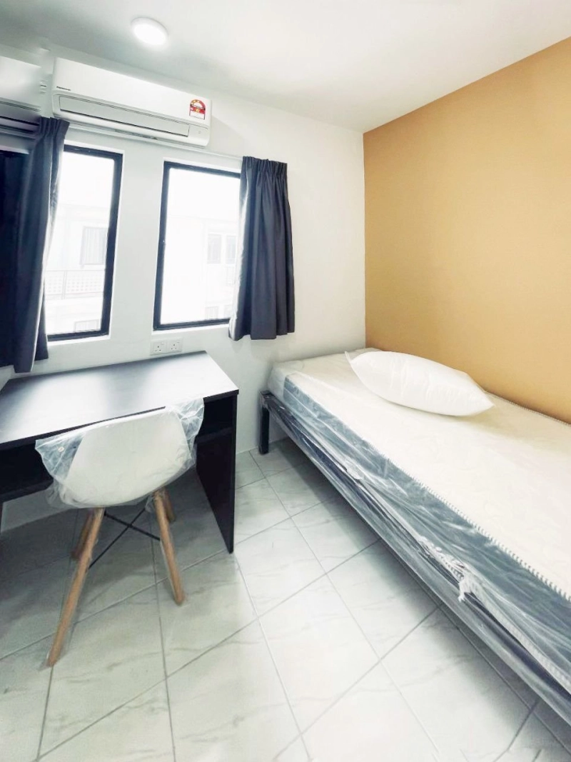 BELOW MARKET VALUE BRAND NEW  1 SOLO UNITS FOR SALE. Leasehold ,Uni Suites  Services Apartment , Bandar Baru Kampar, Perak.