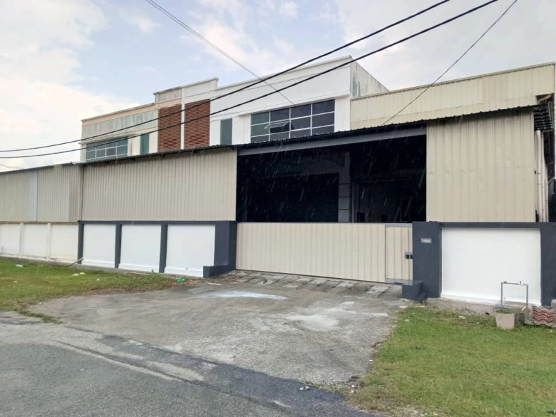 Pengkalan 1.5  Storey Semi D Factory For Rent