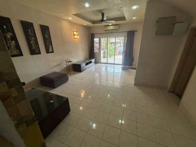 2 Storey TAMAN BUKIT SUBANG, Actual, Freehold, Kitchen Fully Extended