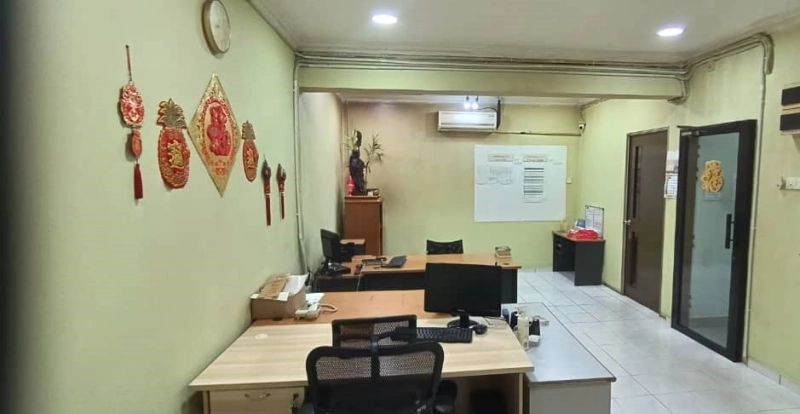 2.5 Storey SHOP LOT TAMAN Kepong, Actual, Freehold, PREMIER LOCATION