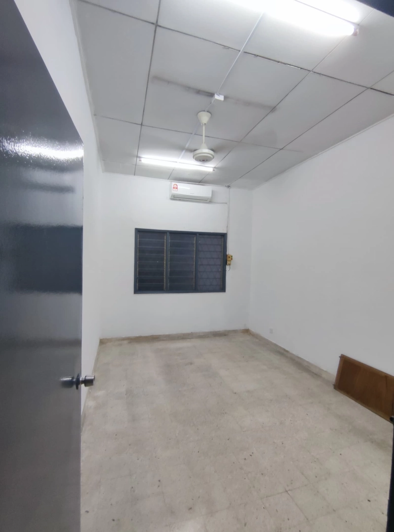 1 STOREY TAMAN BUKIT MALURI KEPONG, Actual, Freehold, RENO, Well Keep, LOW Deposit