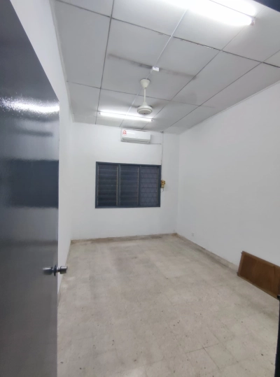 1 STOREY TAMAN BUKIT MALURI KEPONG, Actual, Freehold, RENO, Well Keep, LOW Deposit