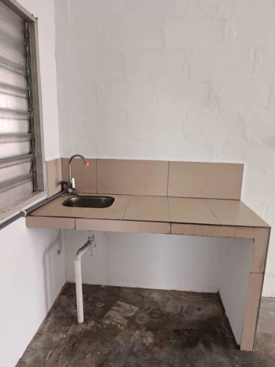 Rumah Pangsa Sri Indah @ Taman Indah Sungai Jelok , KAJANG -Tingkat 4 top floor - Ready 15/11 or 1/12