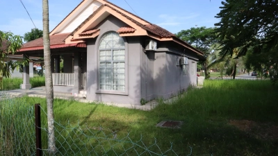 Single storey bungalow Pantai Sepang Putra