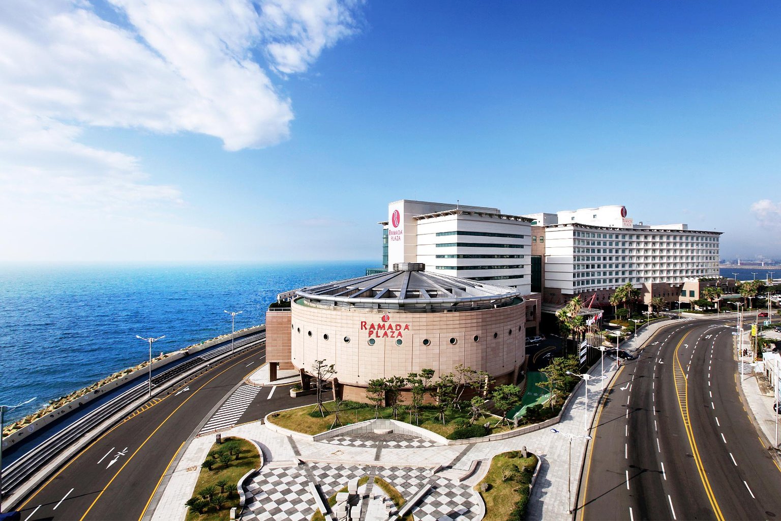 Ramada Plaza by Wyndham Jeju Ocean Front 真實海岸飯店外觀