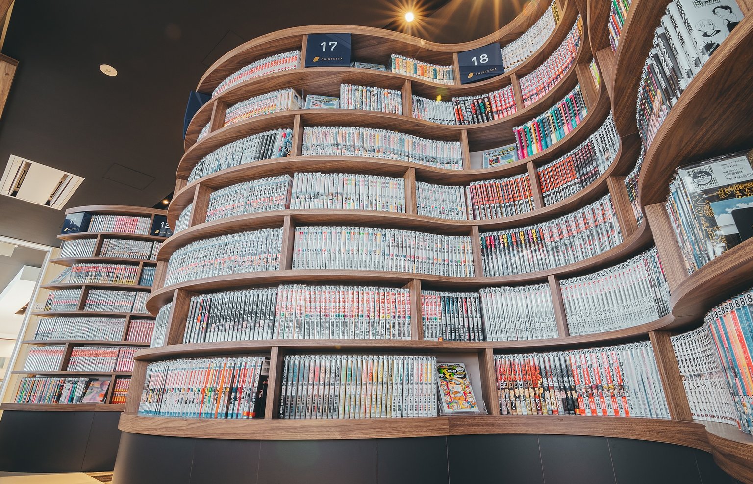 クインテッサホテル小倉 Comic&Books - HafH