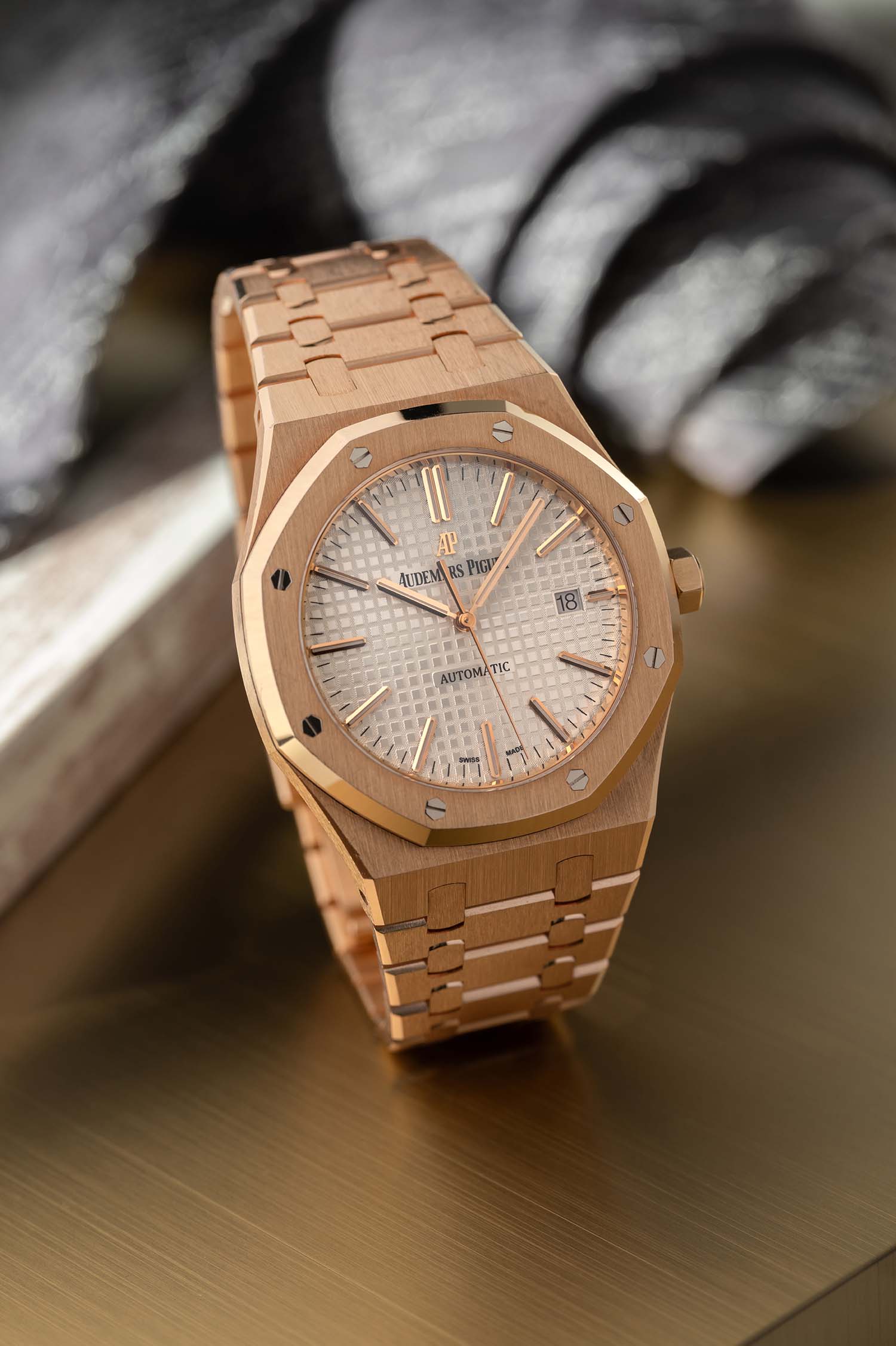 Audemars Piguet Royal Oak Rose Gold White Grande Tapisserie 15400OR.OO.1220OR.02