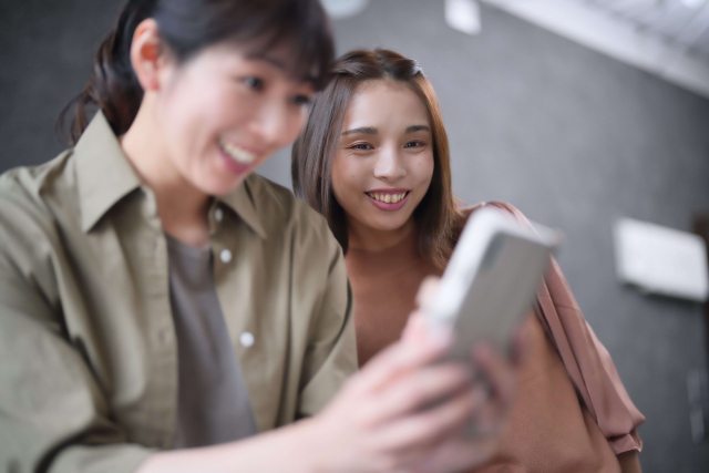 有名人の写真を持っていくのは恥ずかしい？「美容院で芸能人の髪型の写真を見せたことがありますか？」のアンケート調査