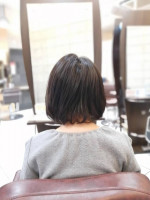 女の子ヘアスタイル軽い抜け感ボブ