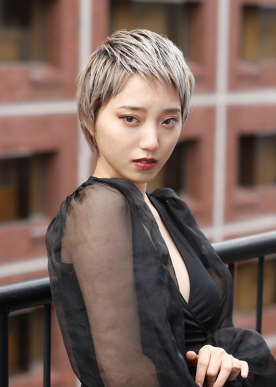 金髪ベリーショート ボウズ伸びかけ女子 Lalaroomoのヘアスタイル ヘアログ