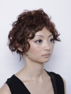 ｼｮｰﾄﾚｲﾔｰの動きのあるﾊﾟｰﾏｽﾀｲﾙ Of Hair Omotesando オブヘアー