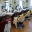 伊勢田駅にあるcut salon Yellow House