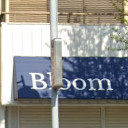 三郷駅にあるBloom