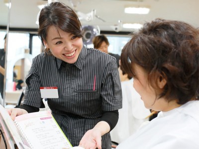 美容プラージュ　屋島店 - 接客風景