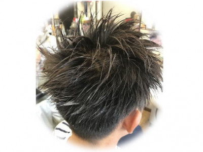 サロン・ドゥ・アトム - シャープスピン　ーSharp spinー  エッジの効いた毛先と、渦上の毛流れ