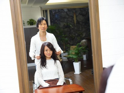 Hair Esthe Hi-De - ヘアメイクとしても活躍している代表Hideが、マンツーでゲストを綺麗にします