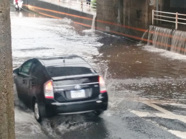 車が水没したら保険は使える？