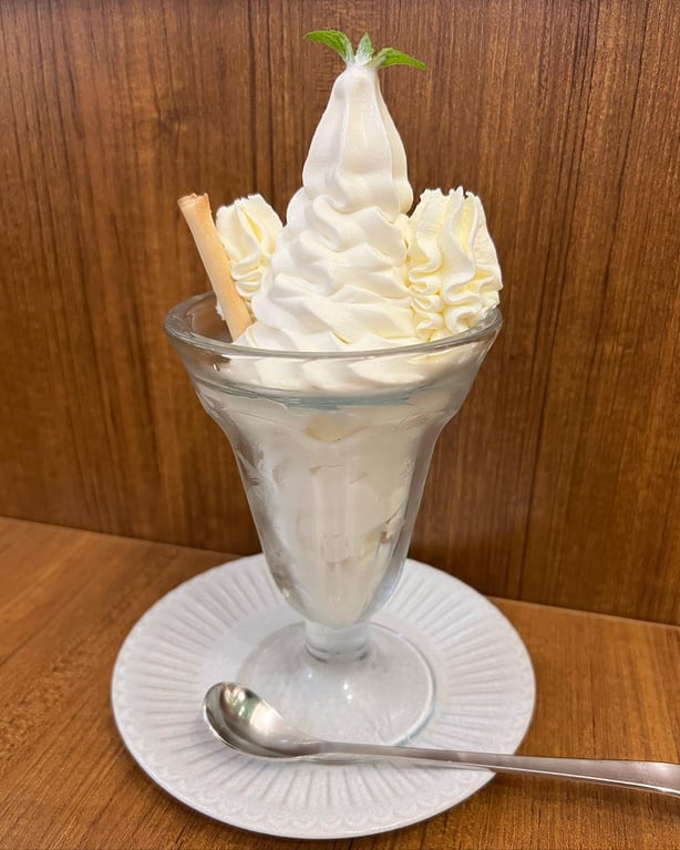 ミルク&パフェ よつ葉ホワイトコージ 札幌ステラプレイス店