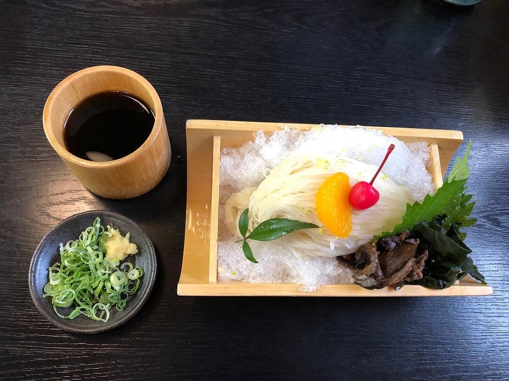 三輪そうめん流し 乾製麺所