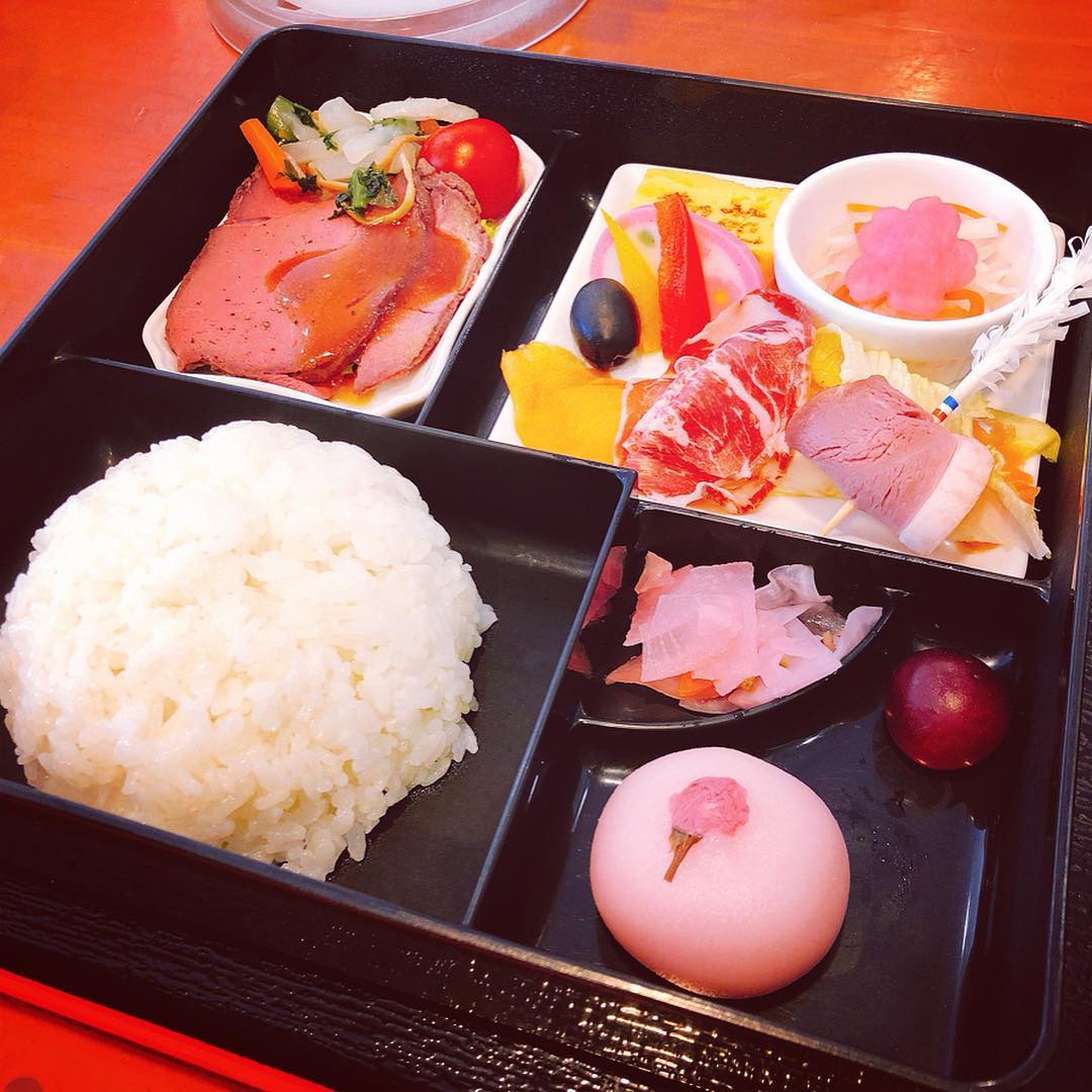 つぶら乃新宿御苑店(レストランゆりのき)