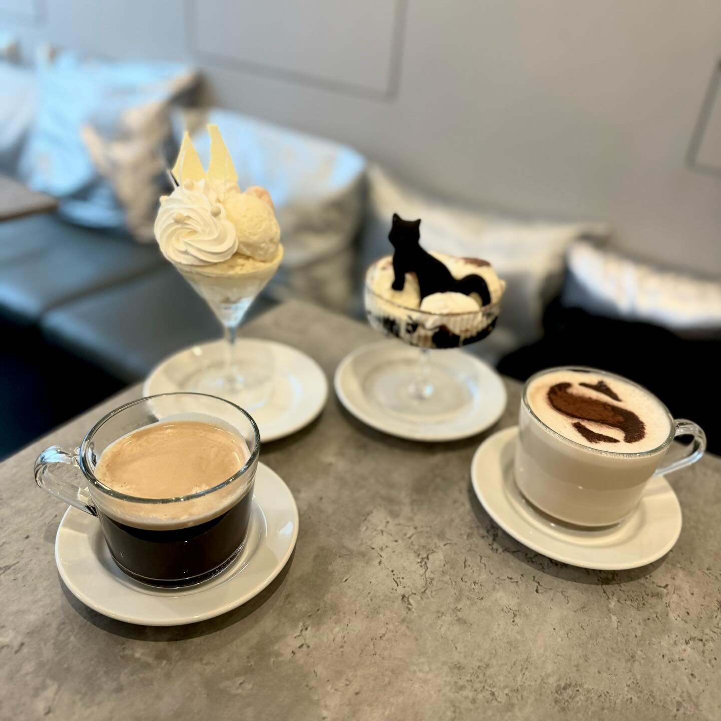 宝石スイーツ専門店 宝石と黒猫