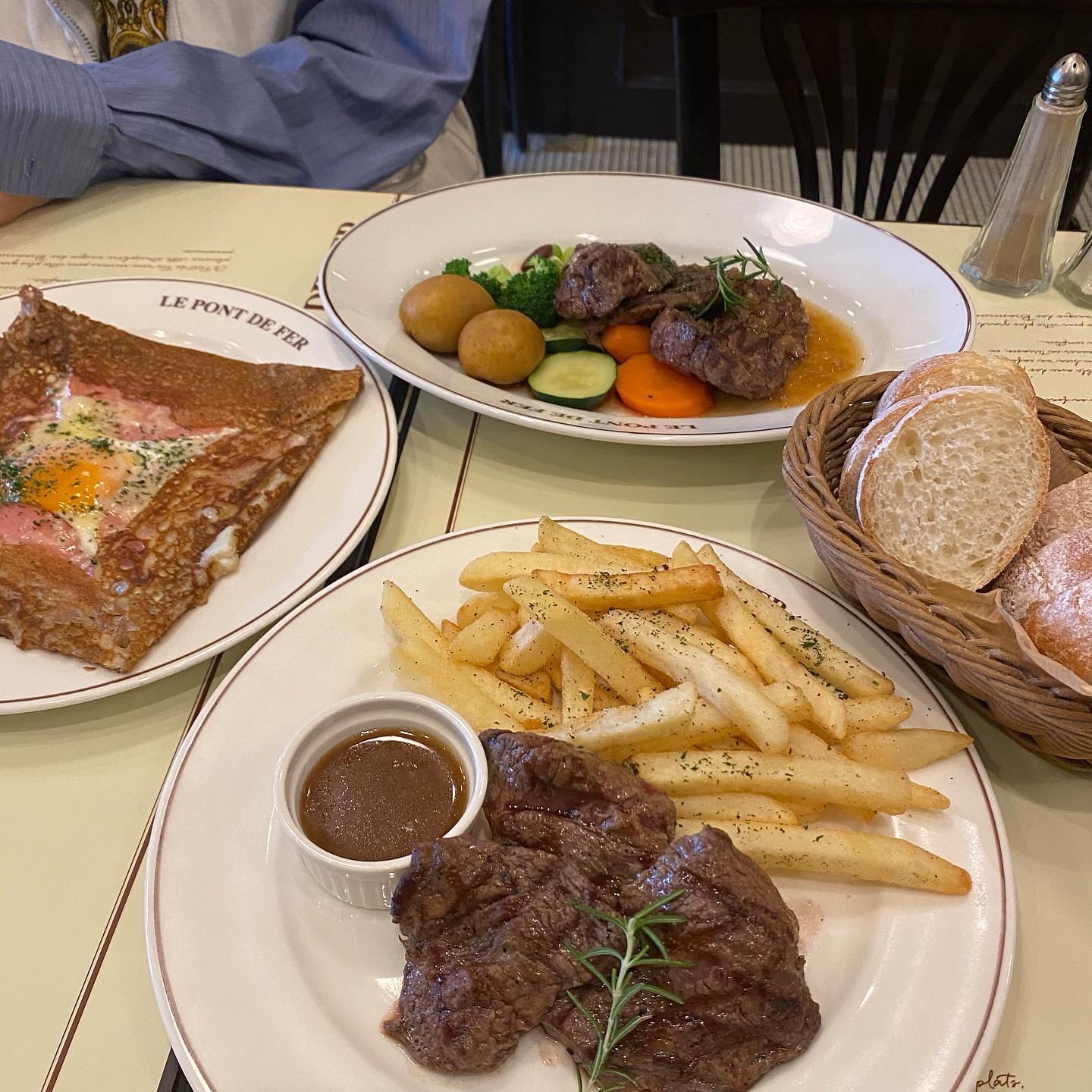 ルポンドフェール(LE PONT DE FER)