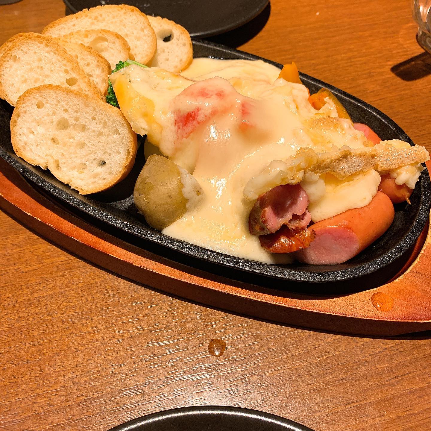 チーズとお肉の個室バル くれいじーグリル 福岡天神店