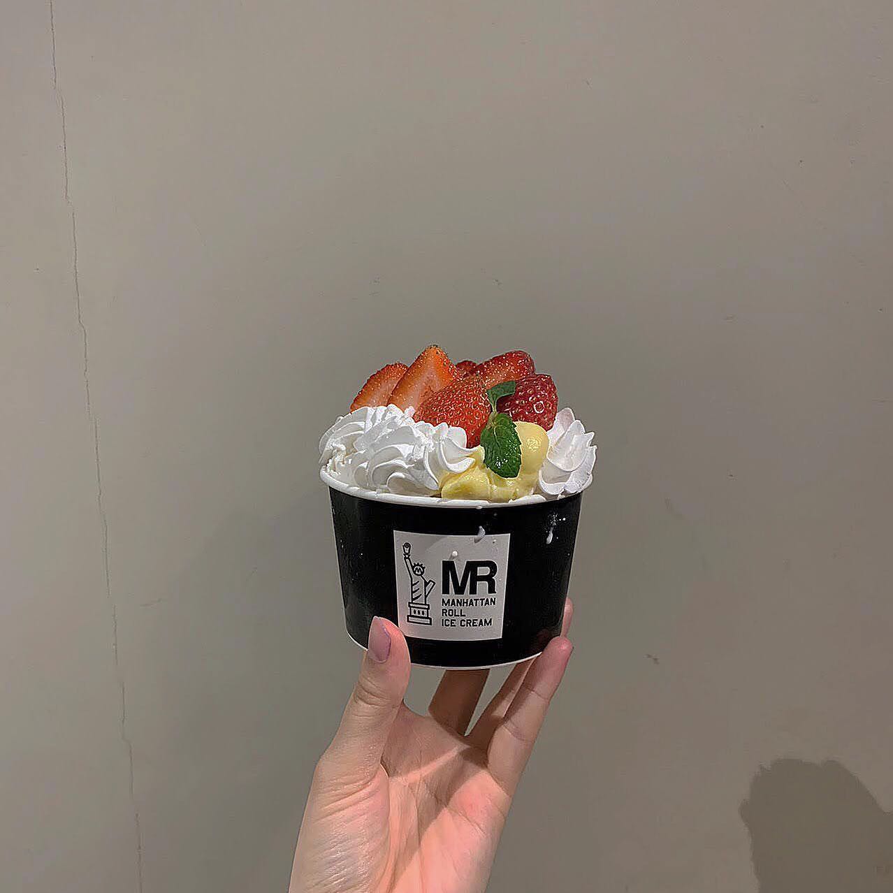 マンハッタンロールアイスクリーム 福岡大名店