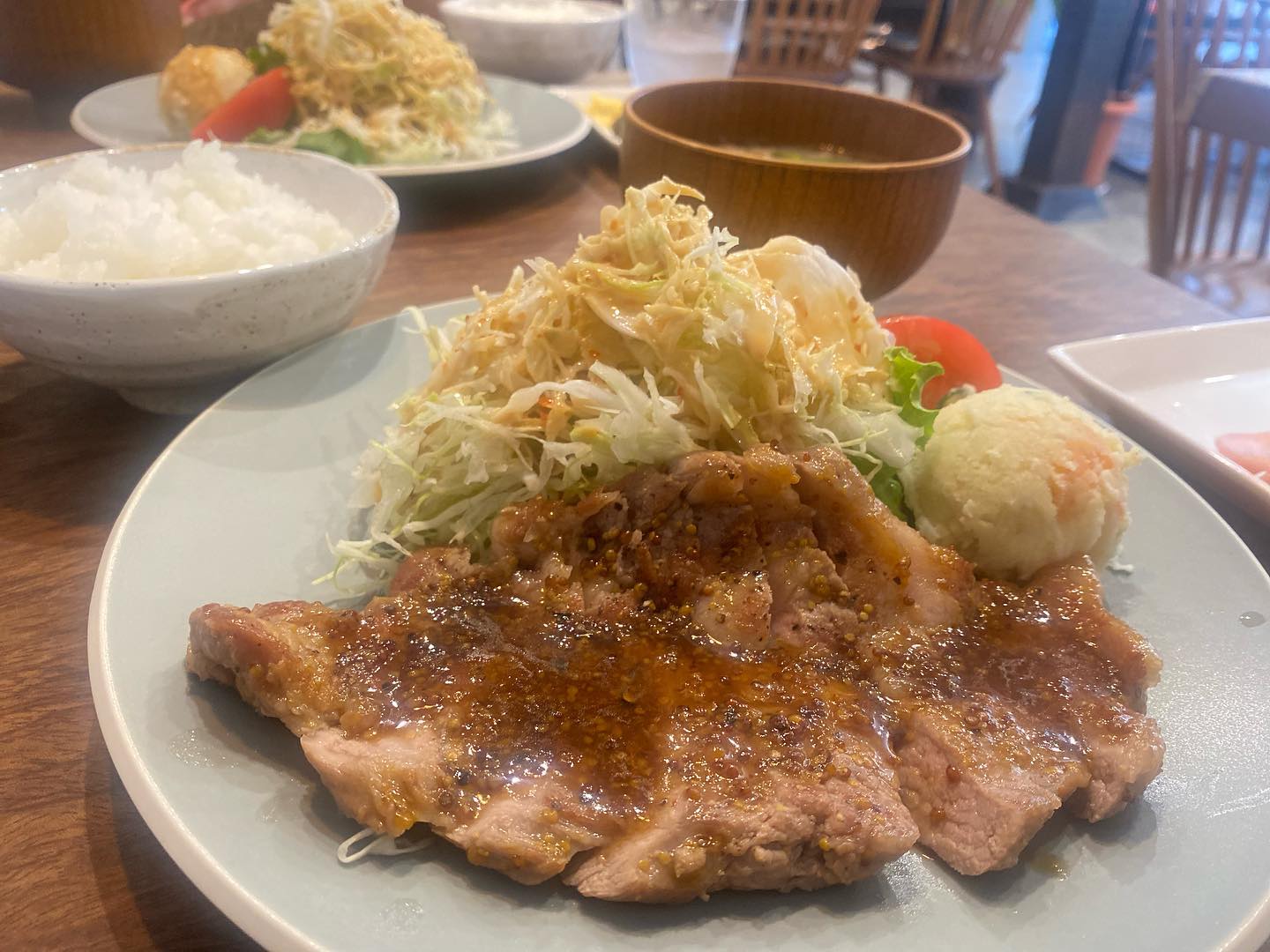 Cafe食堂 Lodge(ロッジ)~お昼はカフェ、夜はバル~