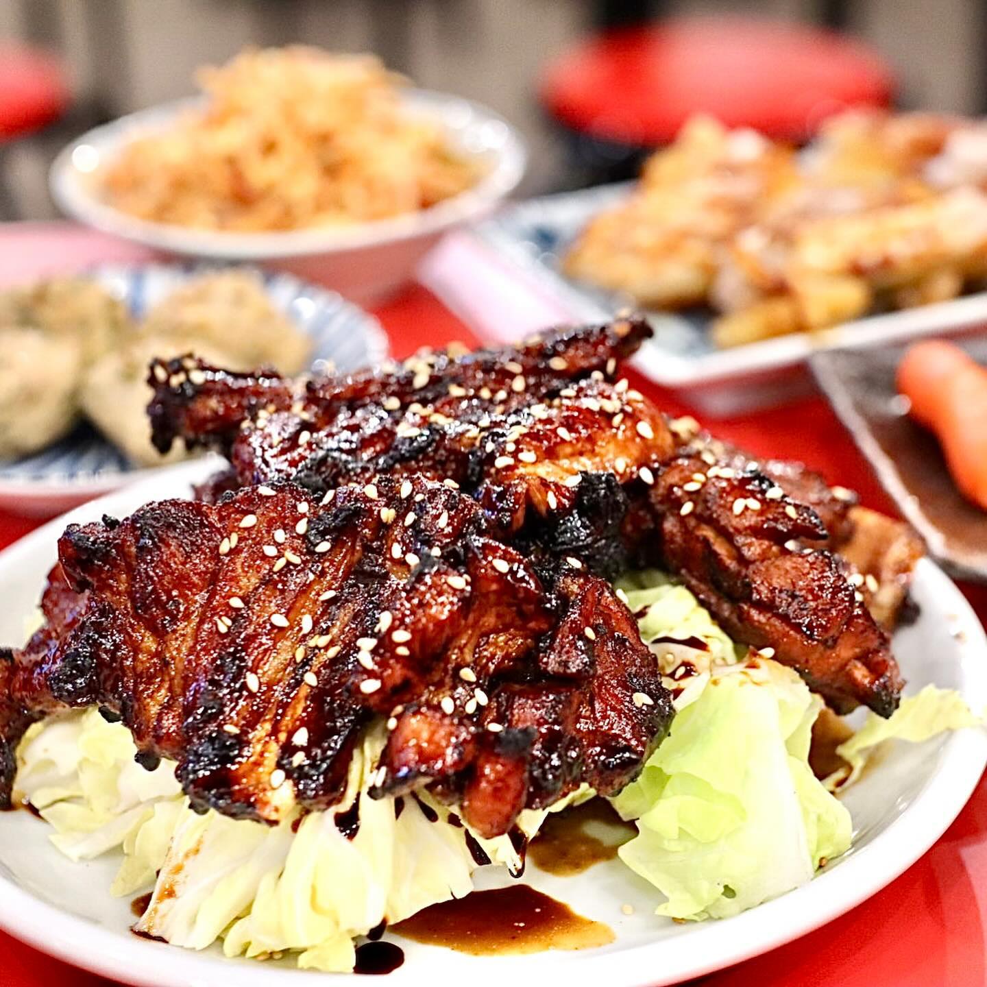 骨付きカルビ つぶら屋 新栄店 〜深夜まで飲める居酒屋〜