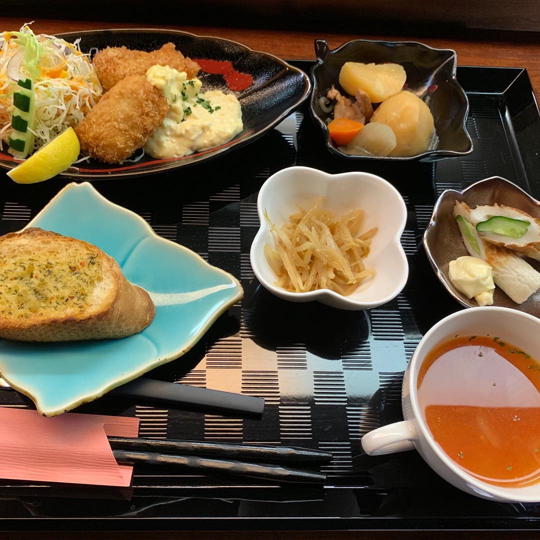 彩diningやおよろず