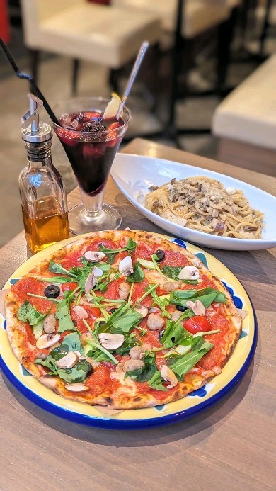 肉と石窯ピザのイタリアン ピザコゾウ