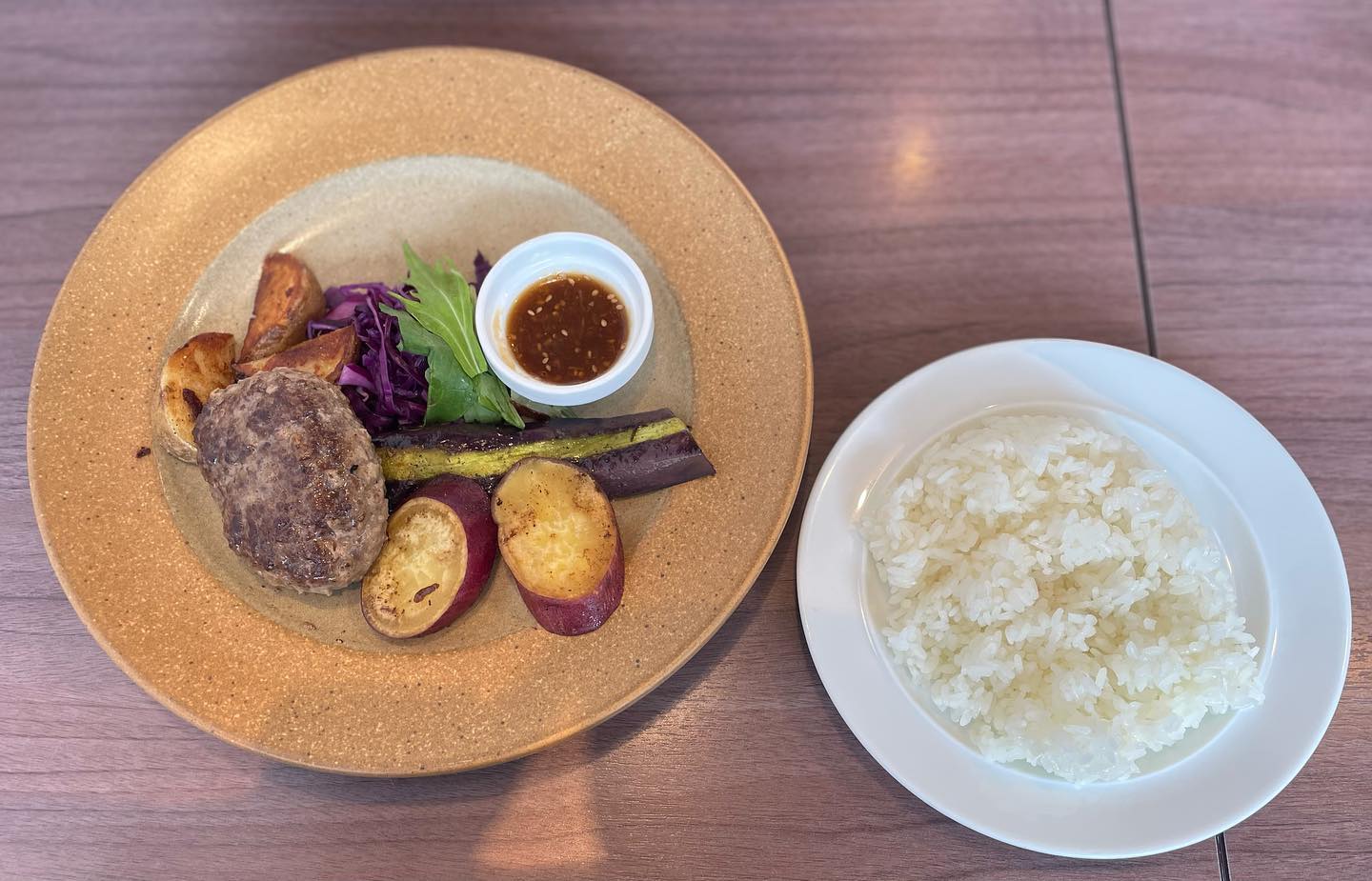 野菜を食べるハンバーグ屋さん。