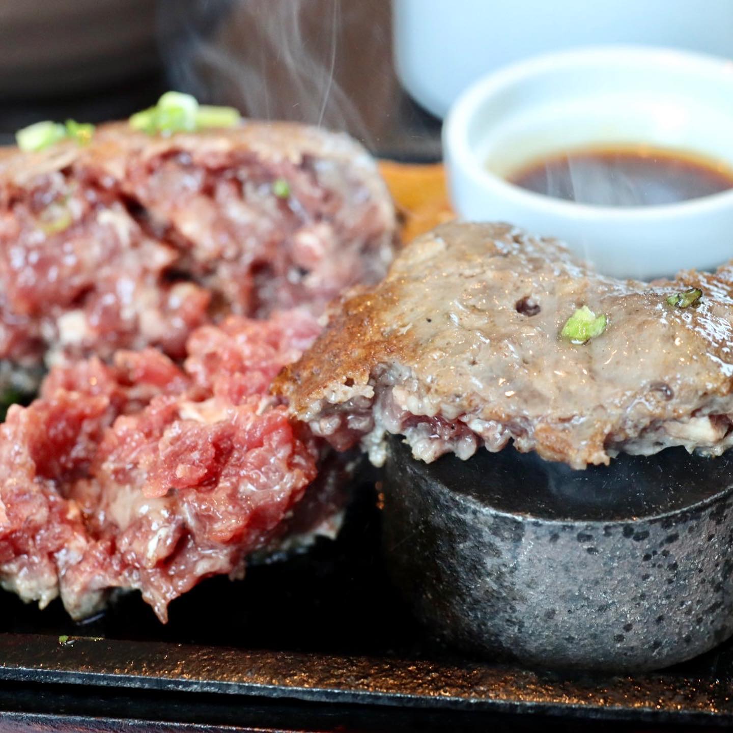 お肉に愛を込めて 炭焼ハンバーグ バグる