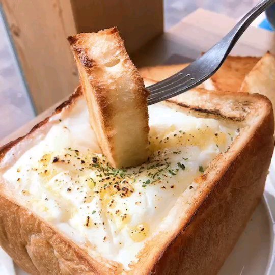 天然酵母の食パン専門店つばめパン&Milk 名駅店