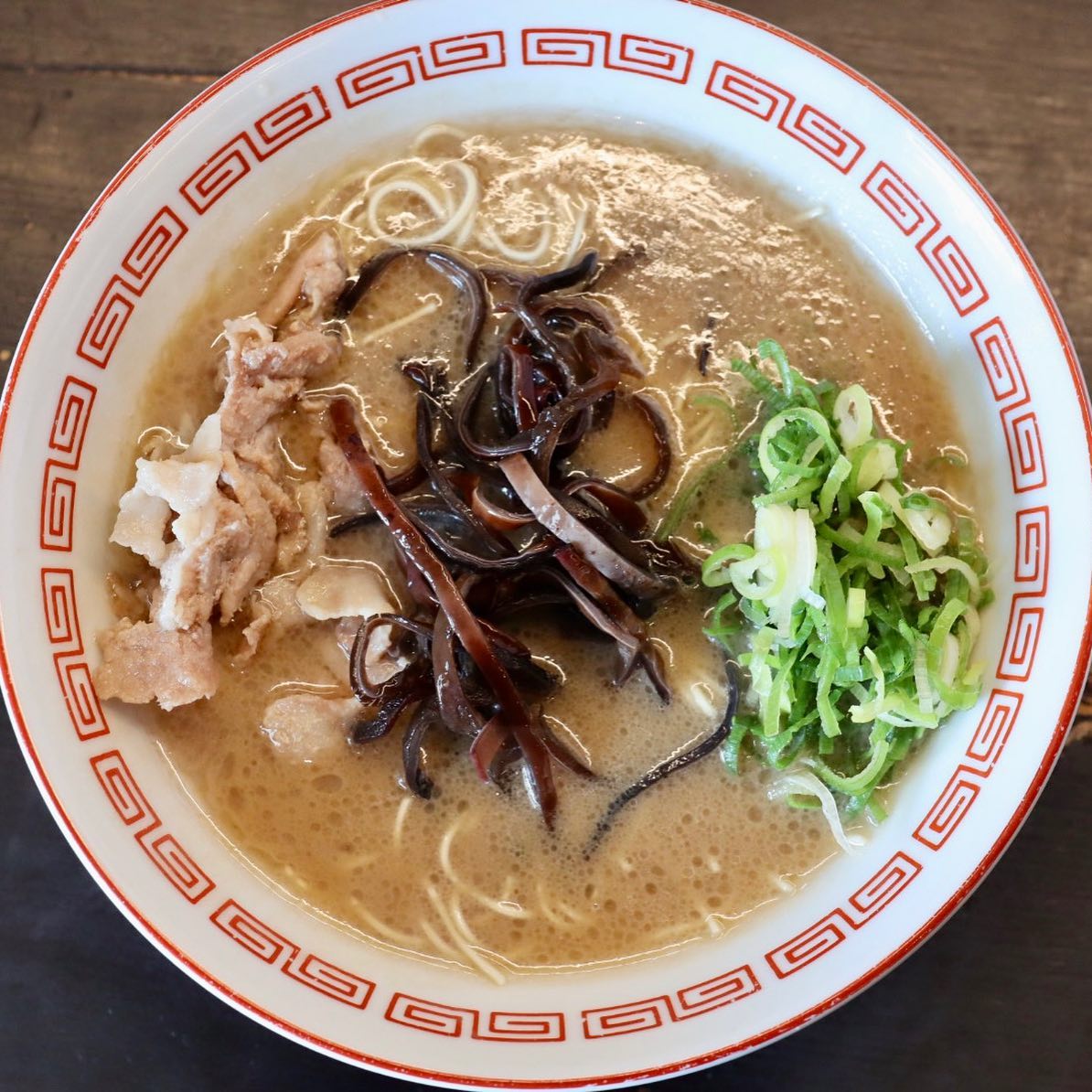 博多とんこつ 豚の足跡