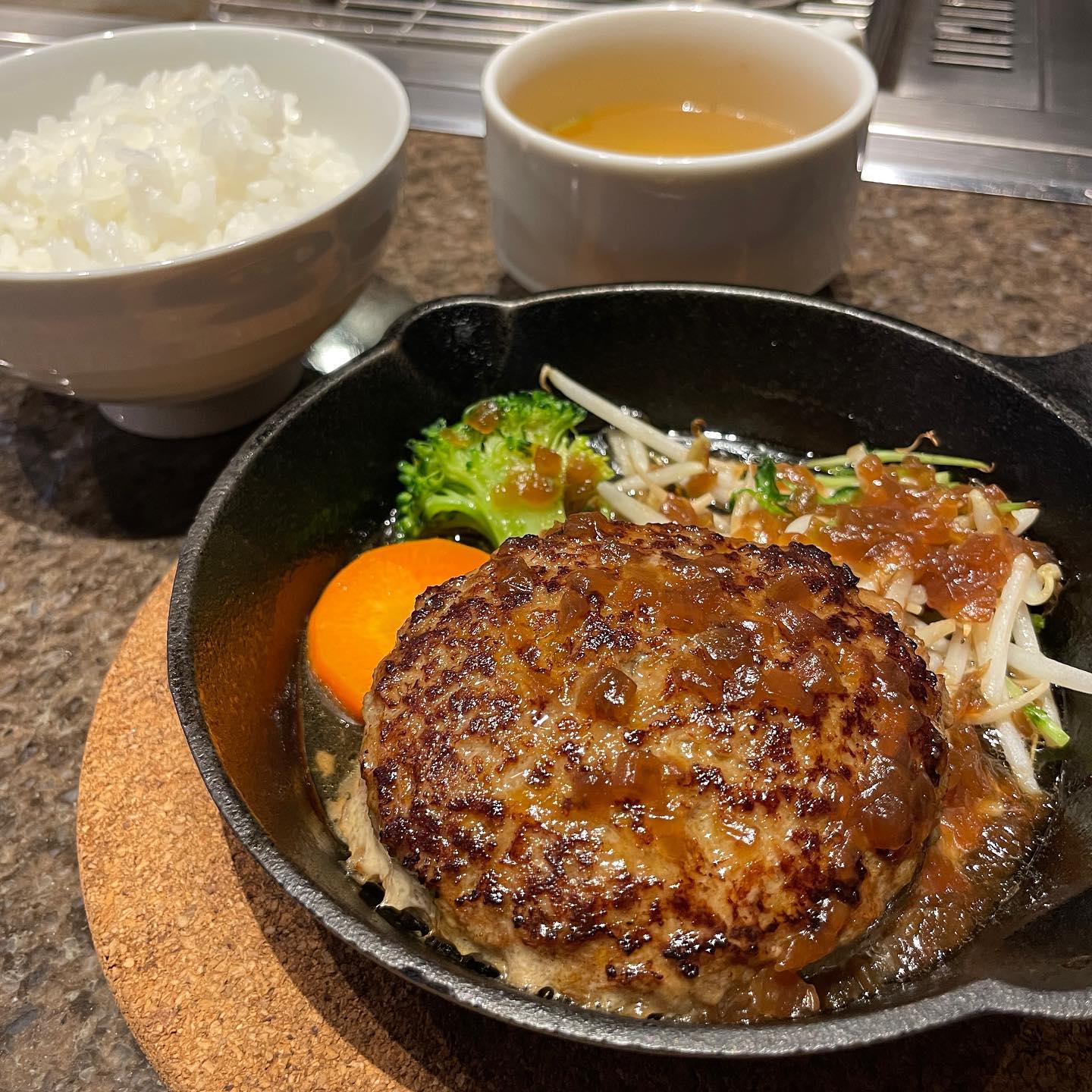 神戸牛鉄板焼き はかたの桜華 本店