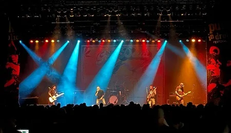 03.06.2022 - Punk in Drublic u. a. mit NOFX, Me First and the Gimme Gimmes - Oberhausen, Turbinenhalle