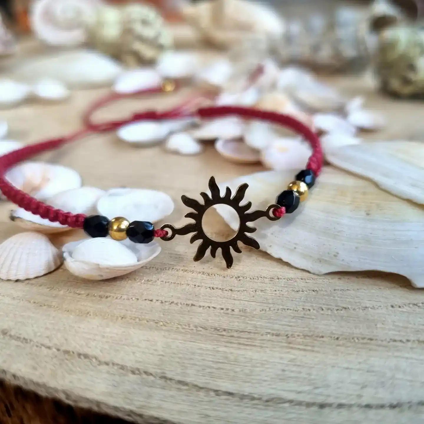 Burgundowa bransoletka słońce handmade makrama